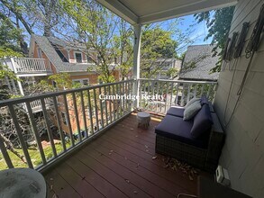 21 Sartwell Ave, Unit 3 in Somerville, MA - Foto de edificio - Building Photo