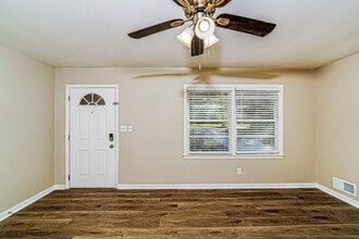 1716 2nd St NE in Center Point, AL - Foto de edificio - Building Photo