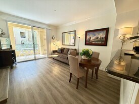 230 E Flamingo Rd in Las Vegas, NV - Building Photo