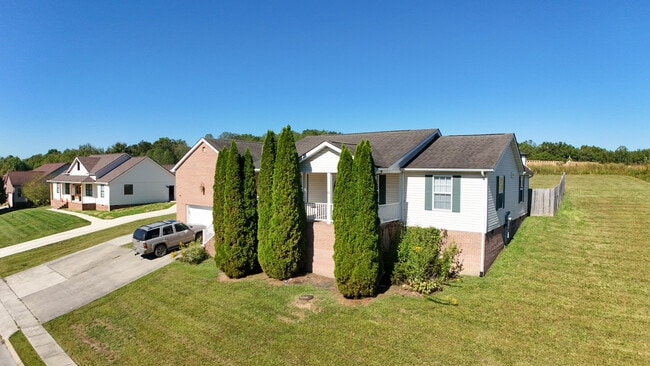 426 Bryants Way in London, KY - Building Photo - Building Photo