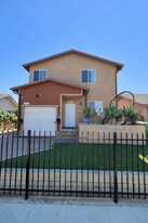 732 E 74th St in Los Angeles, CA - Building Photo