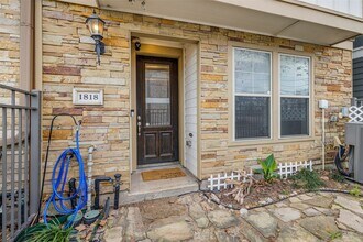 1818 Dennis St in Houston, TX - Building Photo - Building Photo