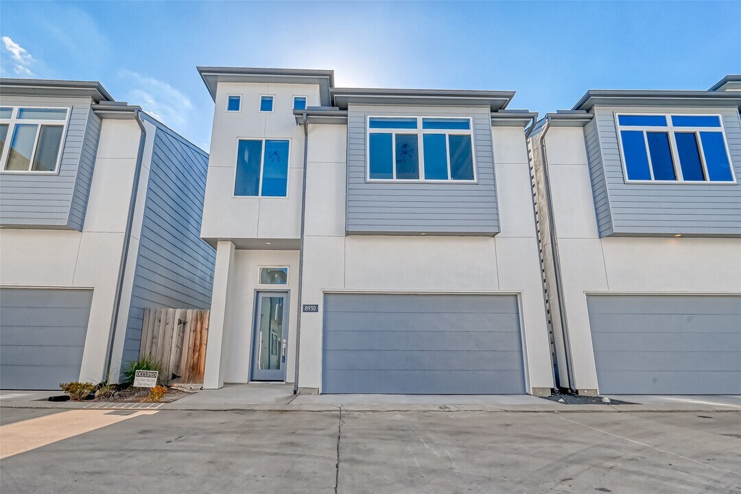8930 Spring Knoll Forest Dr in Houston, TX - Foto de edificio