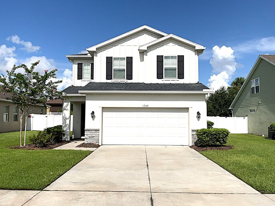 1366 Celery Ave in Sanford, FL - Building Photo