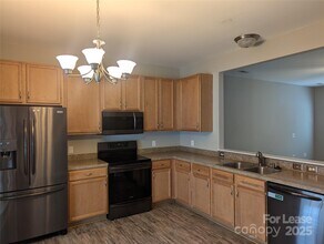 13918 Cypress Woods Dr in Huntersville, NC - Building Photo - Building Photo