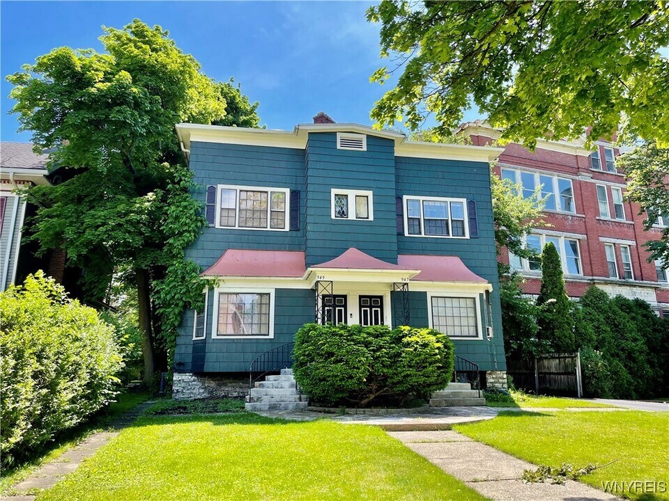 949 Delaware Ave in Buffalo, NY - Building Photo
