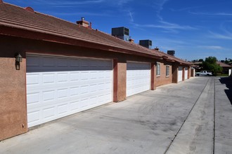 603 Yellow Meadow Ct in Bakersfield, CA - Building Photo - Building Photo