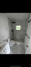 440 E 37th St in Hialeah, FL - Foto de edificio - Building Photo