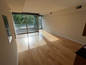 9655 Woods Dr in Skokie, IL - Building Photo - Building Photo