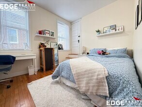 66 Egmont St, Unit 1 in Brookline, MA - Foto de edificio - Building Photo