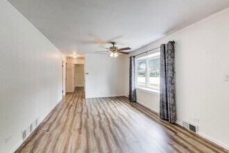252 S Plum Grove Rd in Palatine, IL - Building Photo - Building Photo
