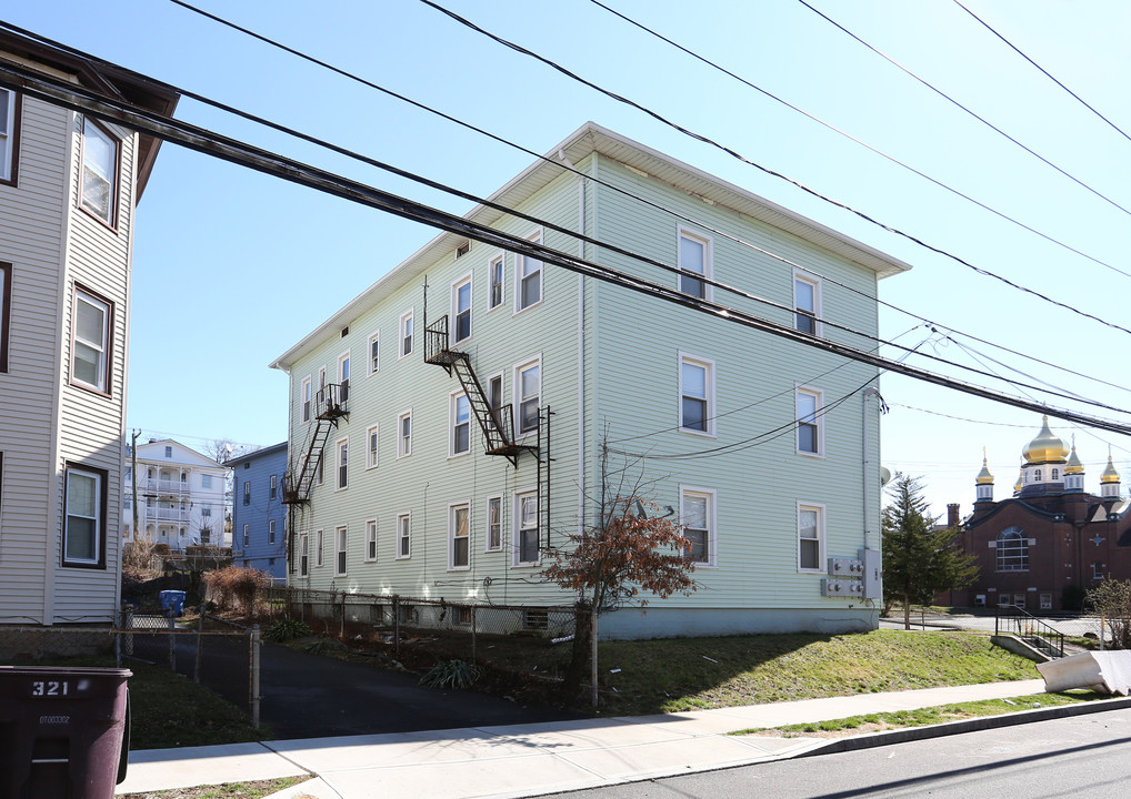 313 Washington St in New Britain, CT - Building Photo