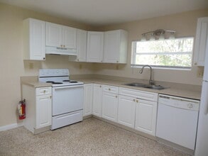 1727 Pine Ave in DeLand, FL - Building Photo - Building Photo