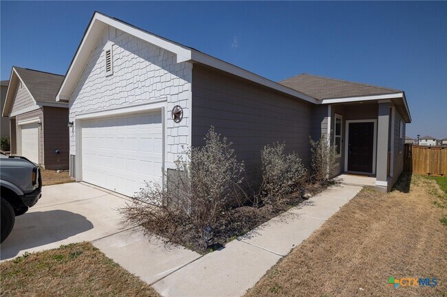 221 Comancheros Rd in Jarrell, TX - Building Photo - Building Photo