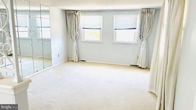 237 5th Ave in Cherry Hill Township, NJ - Building Photo - Building Photo