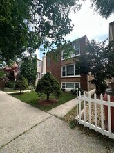 2023 W Balmoral Ave in Chicago, IL - Building Photo - Building Photo