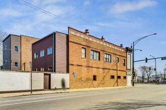 2758 W Chicago Ave in Chicago, IL - Building Photo - Building Photo