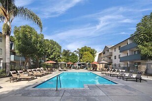 HAVEN WARNER CENTER in Canoga Park, CA - Building Photo