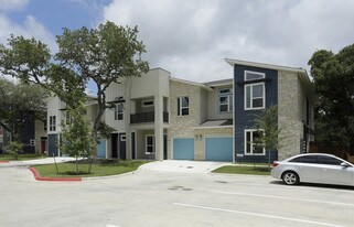 9000 Manchaca Rd in Austin, TX - Building Photo