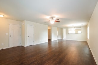 40 Camden Pl in Covington, GA - Foto de edificio - Building Photo