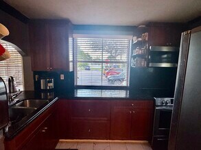 19550 SW 103rd Ct in Cutler Bay, FL - Foto de edificio - Building Photo