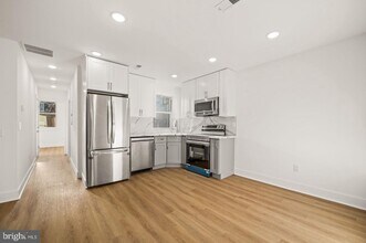 2104 N 8th St, Unit #3 in Philadelphia, PA - Foto de edificio - Building Photo