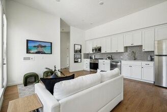 Lincoln Street Apartments in Hillsboro, OR - Foto de edificio - Building Photo