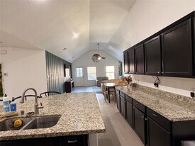 21106 Kirkland Woods Dr in Houston, TX - Building Photo