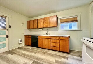 112 Wells Ave S, Unit 114- in Renton, WA - Building Photo - Building Photo