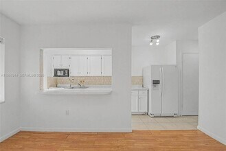 60 NW 79th St, Unit 1 in Miami, FL - Foto de edificio - Building Photo