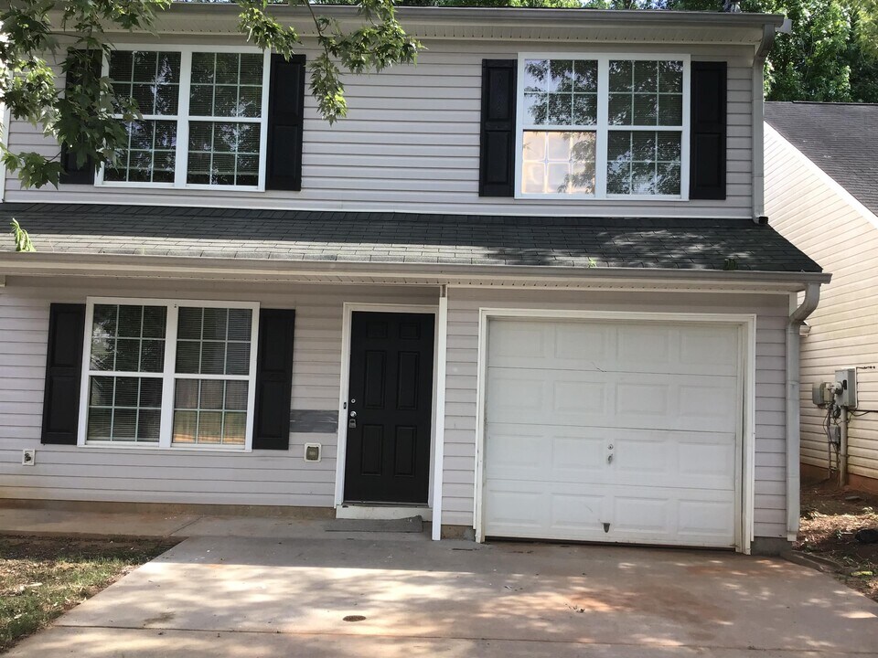 261 Lossie Ln in Mcdonough, GA - Building Photo