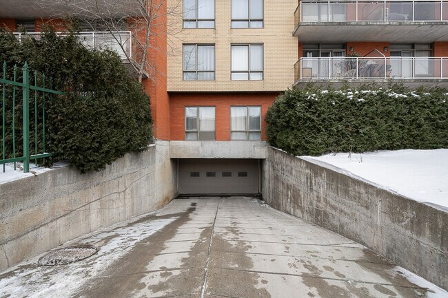 2698 Rue Sainte-Cunégonde in Montréal, QC - Building Photo - Building Photo