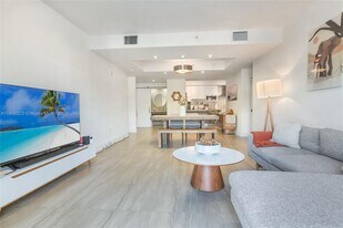 120 Salamanca Ave in Coral Gables, FL - Building Photo