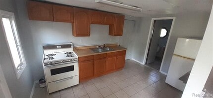 965 Walton - Studio in Pontiac, MI - Building Photo - Building Photo