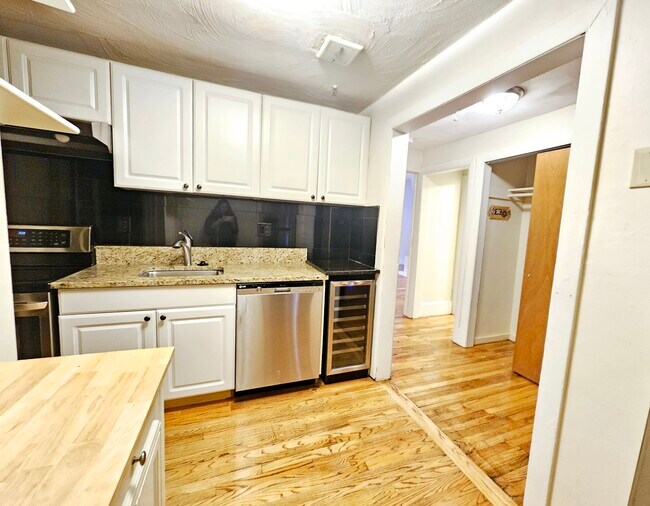 208 Commonwealth Ave, Unit 8 in Boston, MA - Foto de edificio - Building Photo