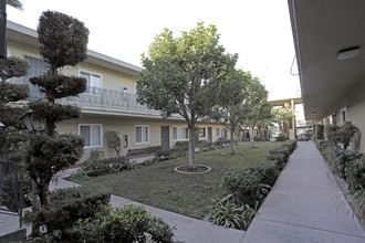 17504 Grand Ave in Bellflower, CA - Building Photo - Building Photo