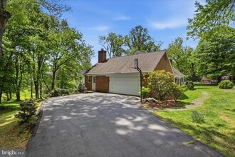 1034 Walker Mill Rd in Great Falls, VA - Building Photo - Building Photo