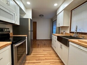 12820 SW Glenhaven St in Portland, OR - Building Photo - Building Photo