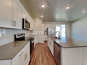 2626 W 3290 S in Syracuse, UT - Building Photo - Building Photo