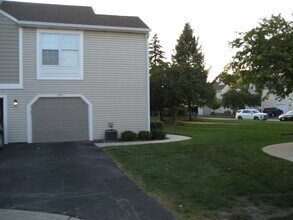 294 Le Parc Cir, Unit 282 in Buffalo Grove, IL - Building Photo - Building Photo