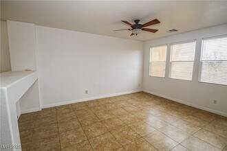 132 Cadrow Castle Ct in Las Vegas, NV - Building Photo - Building Photo