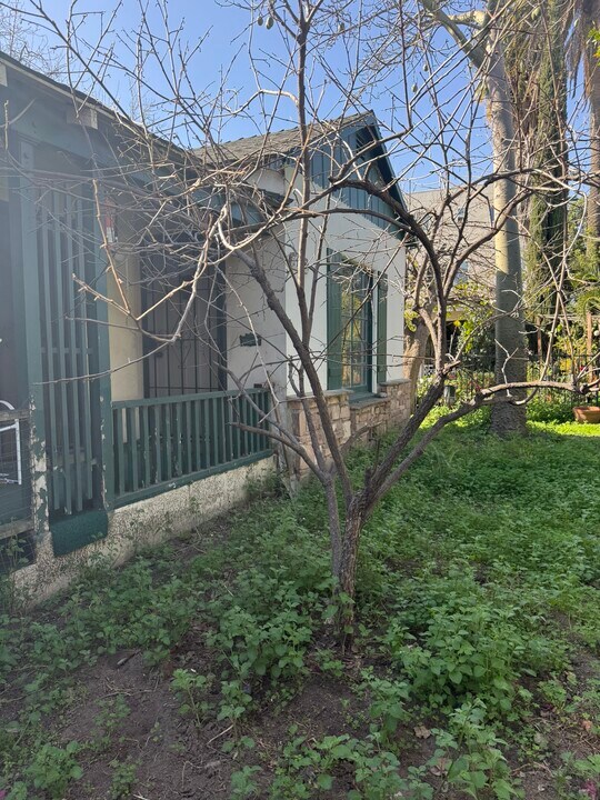 11458 Albers St in North Hollywood, CA - Building Photo