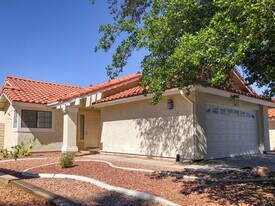 8423 Palmada Dr in Las Vegas, NV - Building Photo