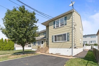 10 Blanche St in Secaucus, NJ - Building Photo - Building Photo