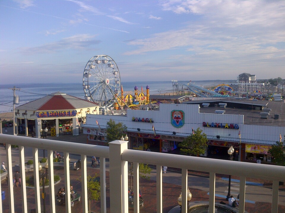 1 E Grand Ave, Unit 410 in Old Orchard Beach, ME - Building Photo