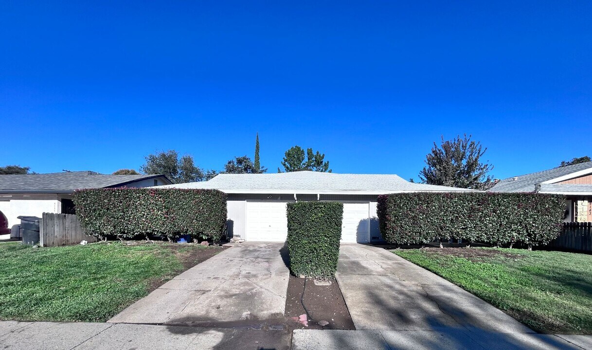 9137-9139 Tuolumne Dr in Sacramento, CA - Building Photo