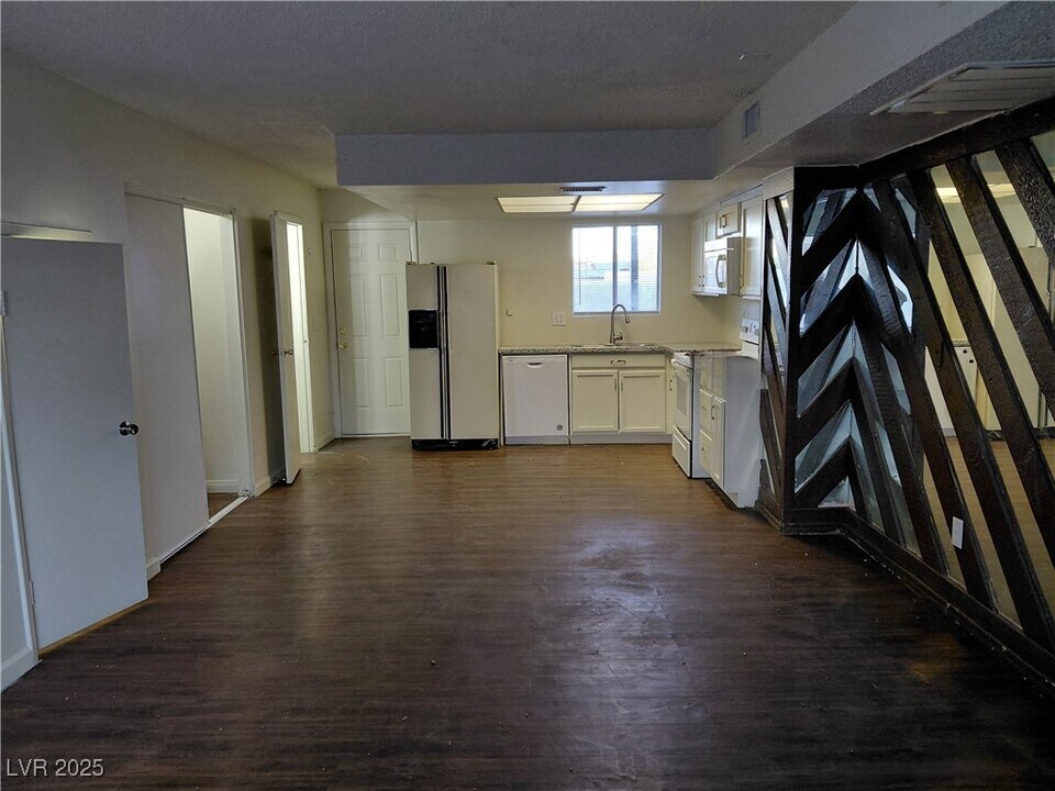 1336 N Jones Blvd in Las Vegas, NV - Building Photo