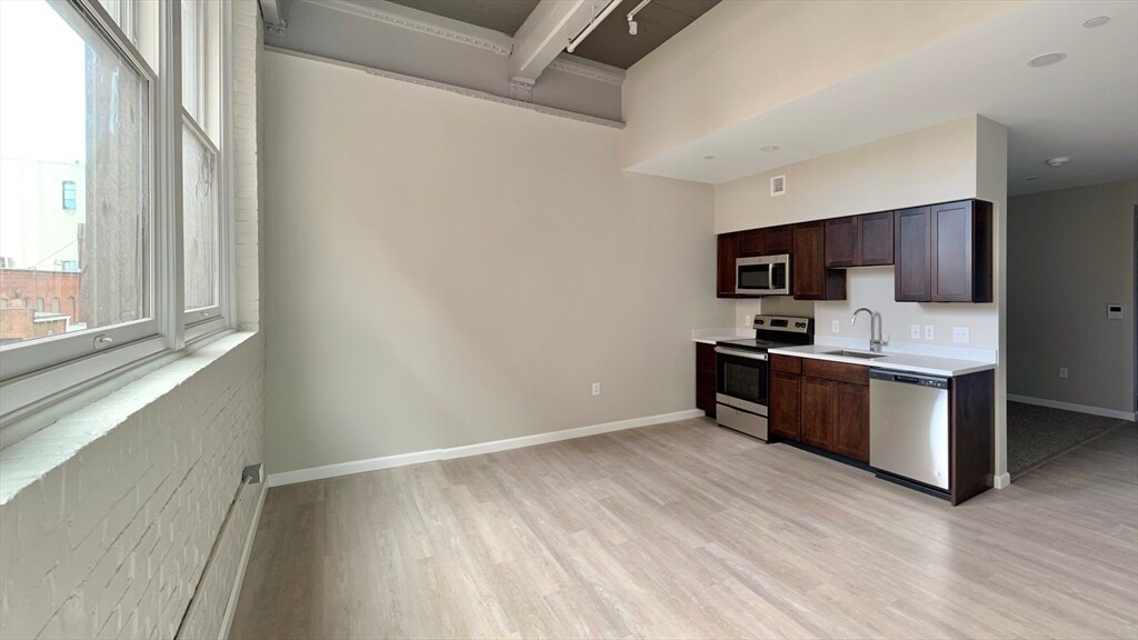6 Chatham St in Worcester, MA - Building Photo