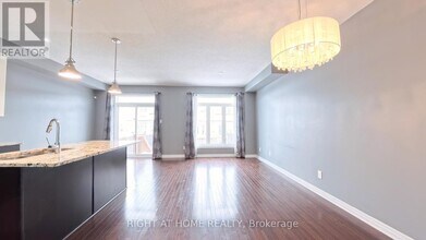 617 Sunburst St in Ottawa, ON - Building Photo - Building Photo