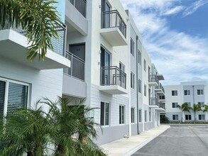 Advenir at Ludlam Trail in Miami, FL - Foto de edificio - Building Photo